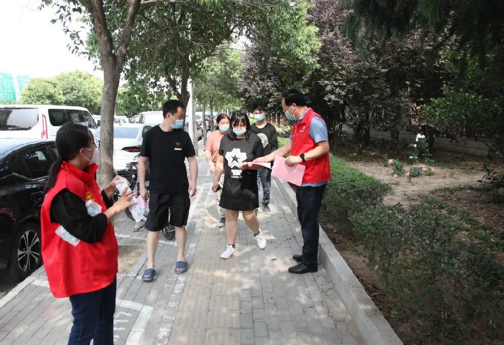 【精神文明建設】文明健身不擾民│鄭投產(chǎn)業(yè)園開展“靜音廣場舞、規(guī)范暴走團、文明健步走”志愿宣傳活動
