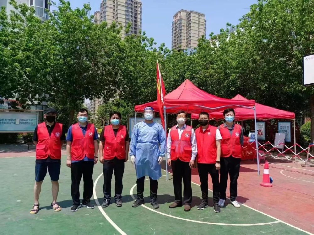 【黨建園地】服務核酸檢測，爭當防疫先鋒│鄭投產(chǎn)業(yè)園黨員志愿者積極參與社區(qū)疫情防控志愿服務活動