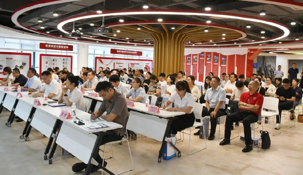 出海新機(jī)遇 二七新動(dòng)能丨政策護(hù)航，金融賦能，認(rèn)證筑基，企業(yè)出海，共繪二七區(qū)企業(yè)新藍(lán)圖主題宣講會(huì)在鄭投科技創(chuàng)新園成功舉辦